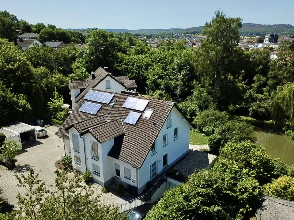 Professionelle Immobilienvermarktung mit Drohnenaufnahme