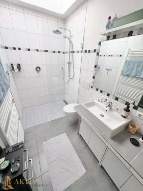 Badezimmer Ansicht 1