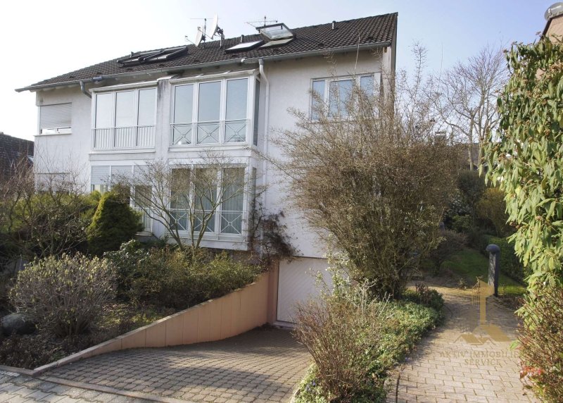 SEHR schicke DHH in schöner LAGE in Bergen Enkheim