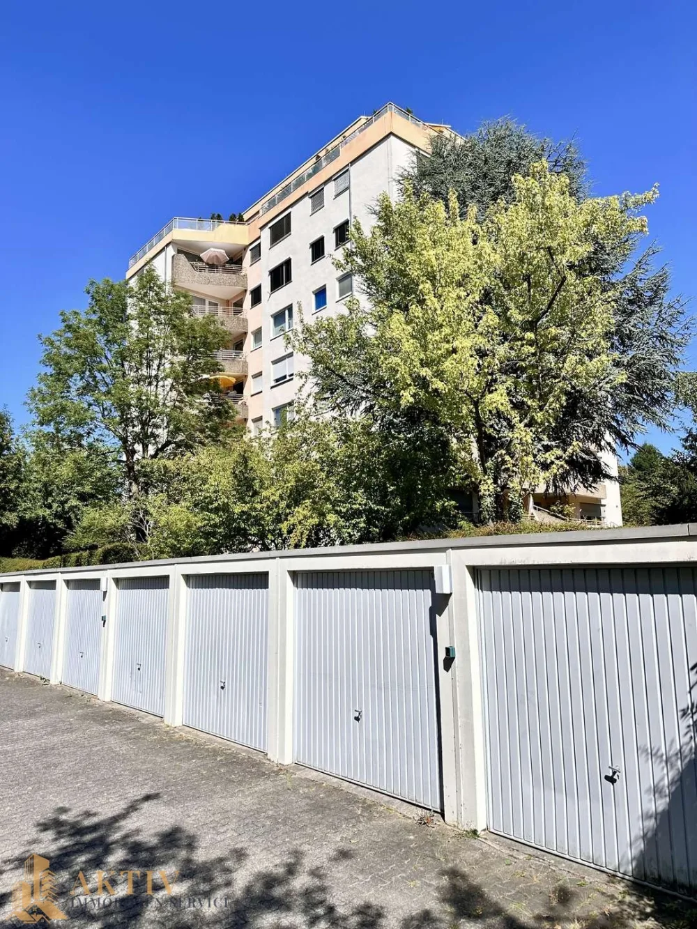 Garagenhof u. Haus Ansicht